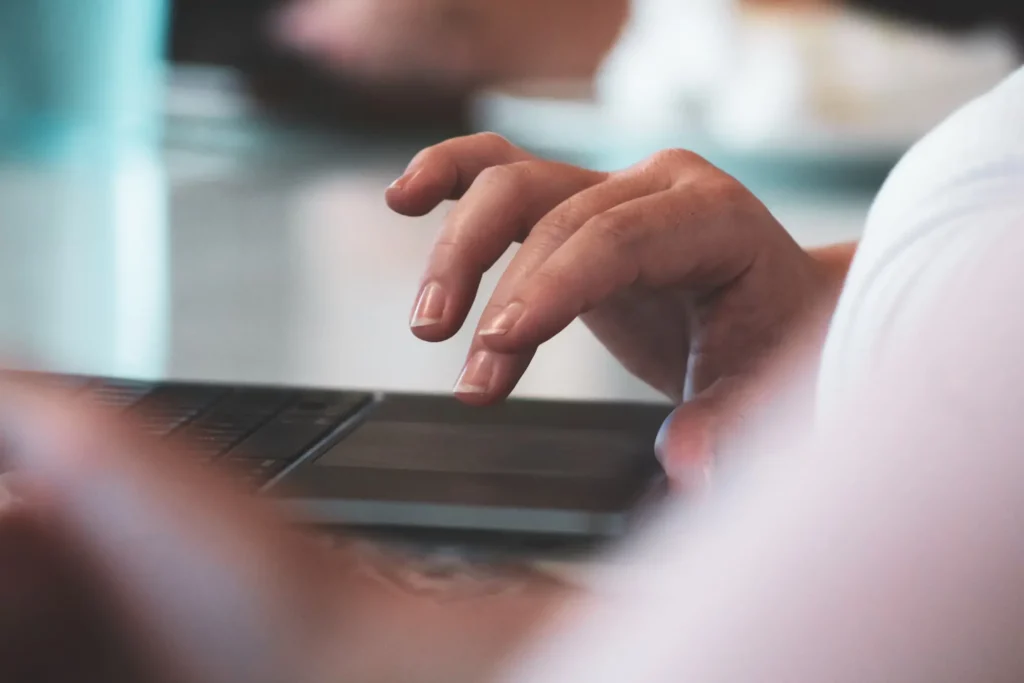 Woman using mouse in computer | Computappoint